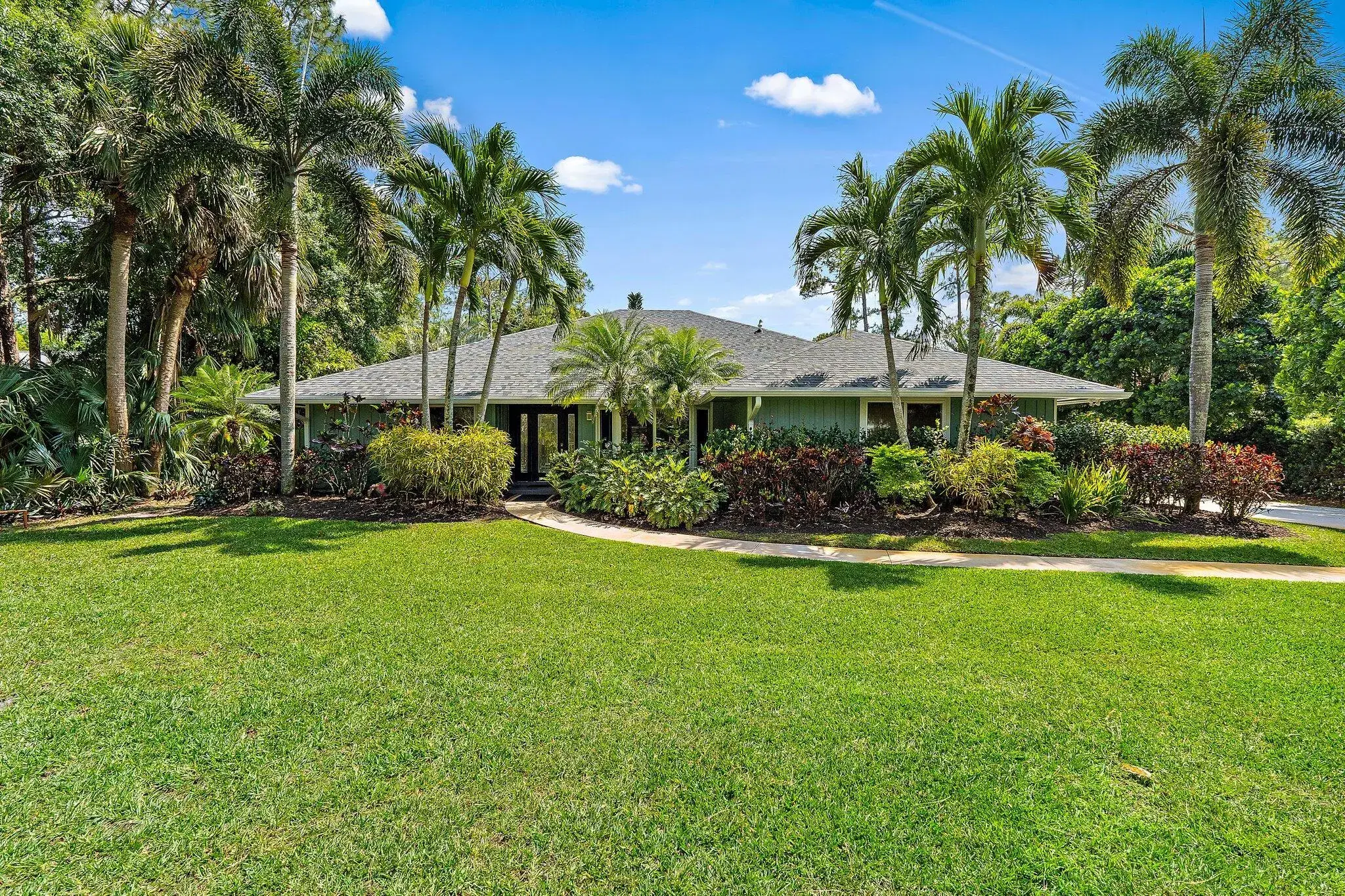Picture of 10226 Trailwood Circle, Jupiter, FL 33478