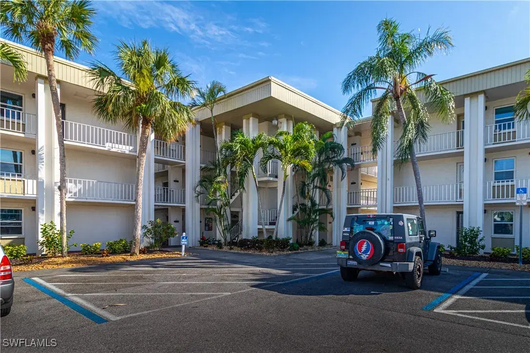 Picture of 1624 Pine Valley Dr 218, Fort Myers, FL 33907