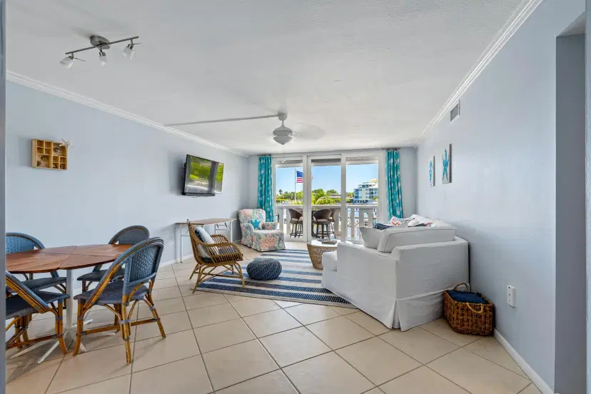 Picture of 231 E Lantana Road 203, Lantana FL 33462