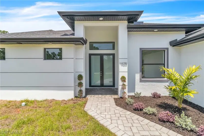 Picture of 1025 Gladys St, Lehigh Acres FL 33974