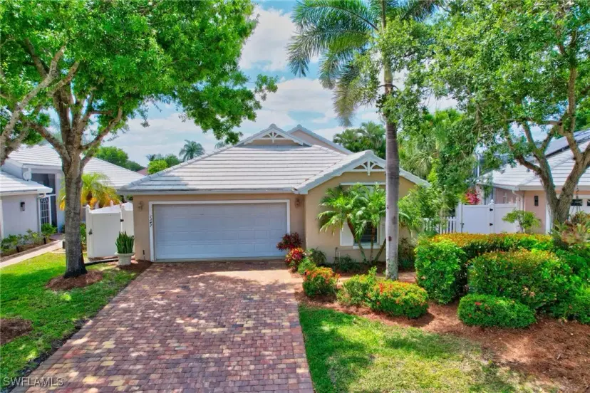 Picture of 1347 Old Oak Ln, Naples FL 34110