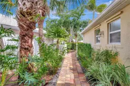 Picture of 1347 Old Oak Ln, Naples, FL 34110