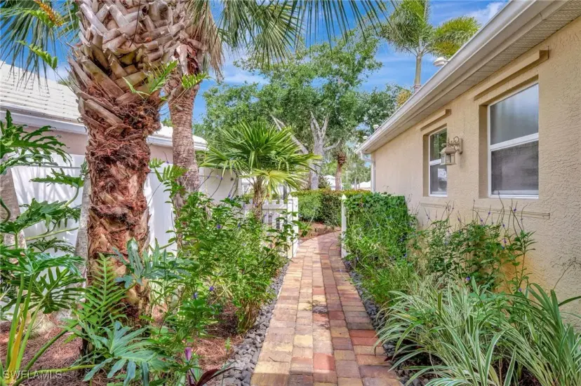 Picture of 1347 Old Oak Ln, Naples FL 34110