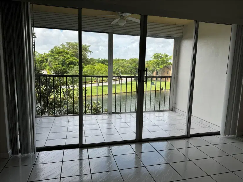 Picture of 3905 N Nob Hill Rd 302, Sunrise FL 33351