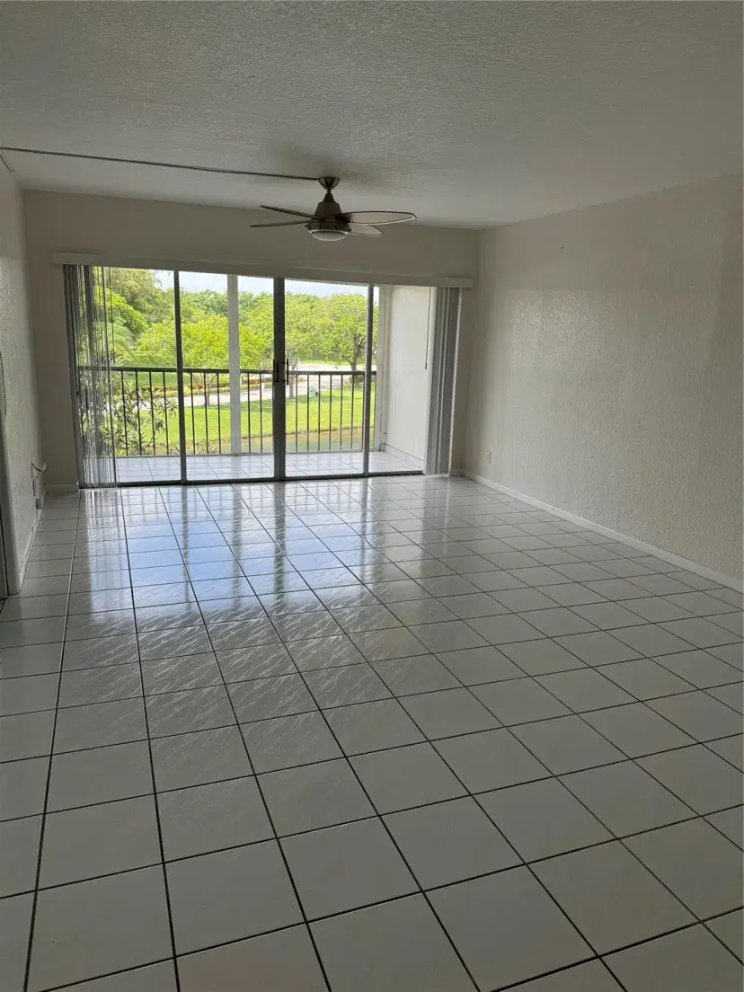 Picture of 3905 N Nob Hill Rd 302, Sunrise FL 33351
