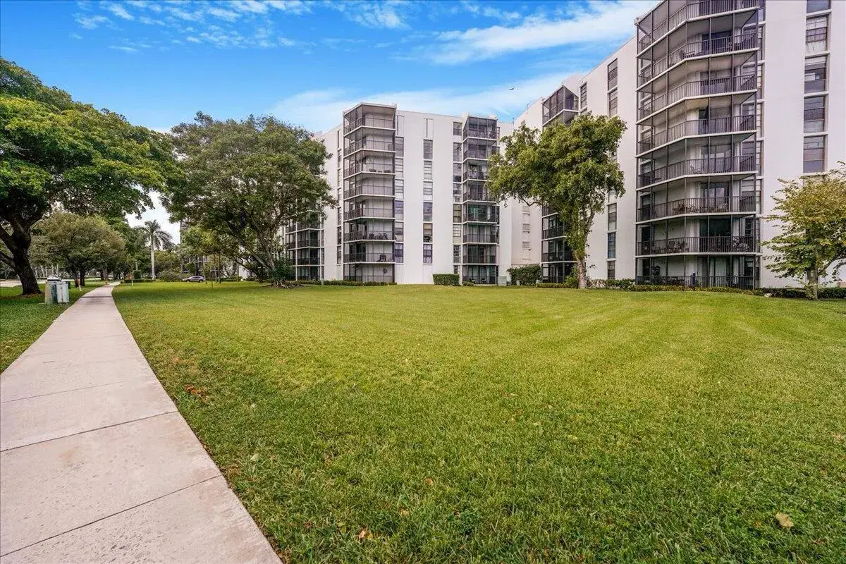 Picture of 3475 N Country Club Drive 602, Aventura, FL 33180