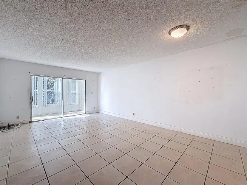 Picture of 5102 NW 36Th St 512, Lauderdale Lakes FL 33319