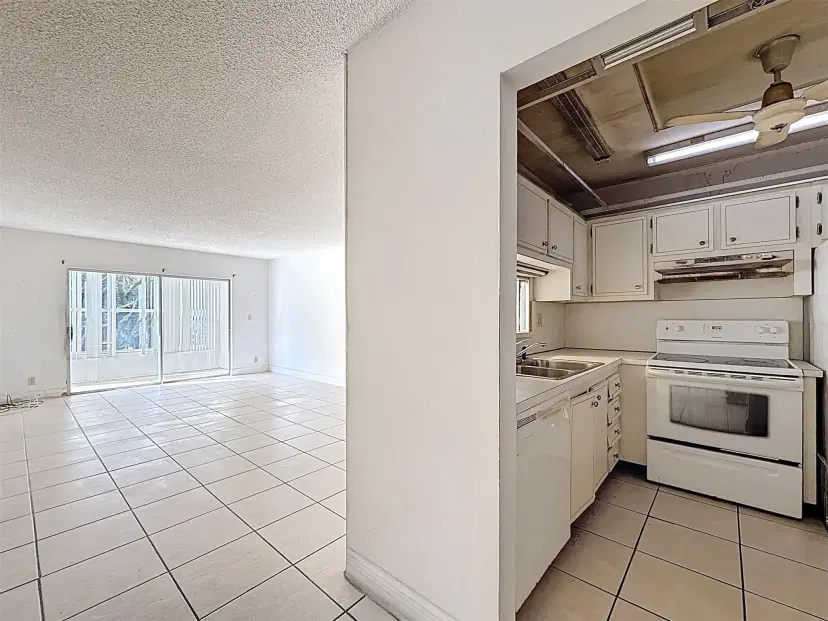 Picture of 5102 NW 36Th St 512, Lauderdale Lakes FL 33319