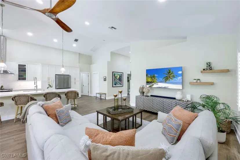 Picture of 813 E Valley Dr, Bonita Springs FL 34134