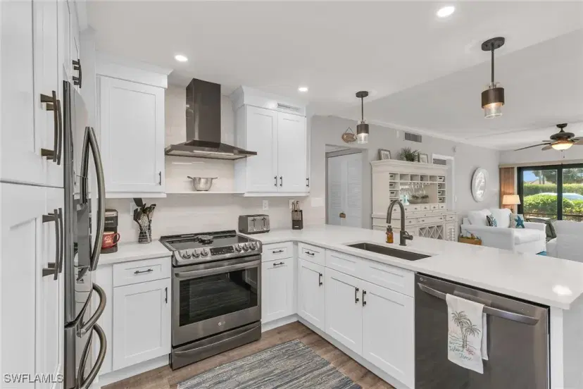 Picture of 46 Manor Ter E 8-108, Marco Island FL 34145