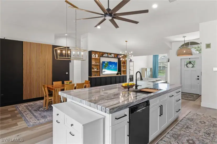 Picture of 6720 Willow Lake Cir, Fort Myers FL 33966