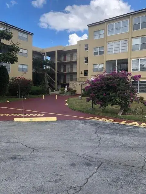 Picture of 2801 Somerset Dr 209, Lauderdale Lakes FL 33311