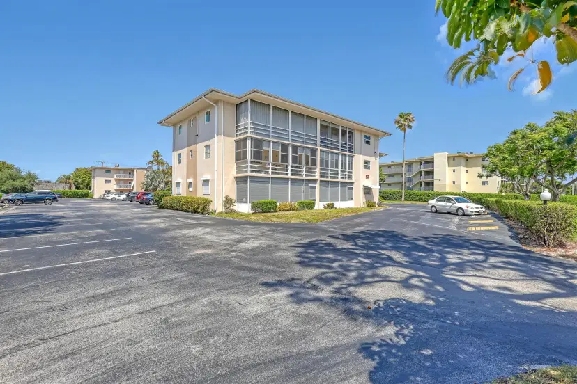 Picture of 2581 N Garden Drive 107, Lake Worth FL 33461