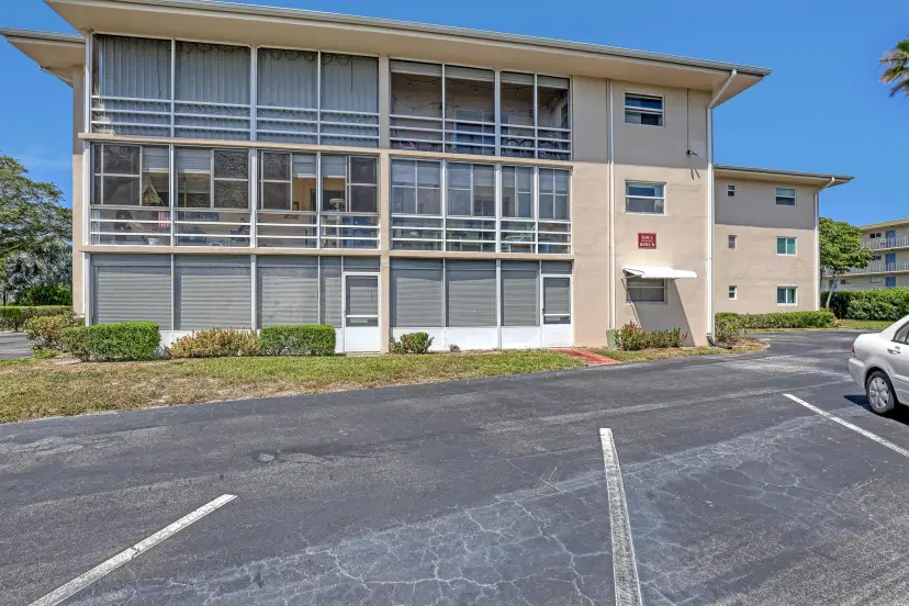 Picture of 2581 N Garden Drive 107, Lake Worth FL 33461