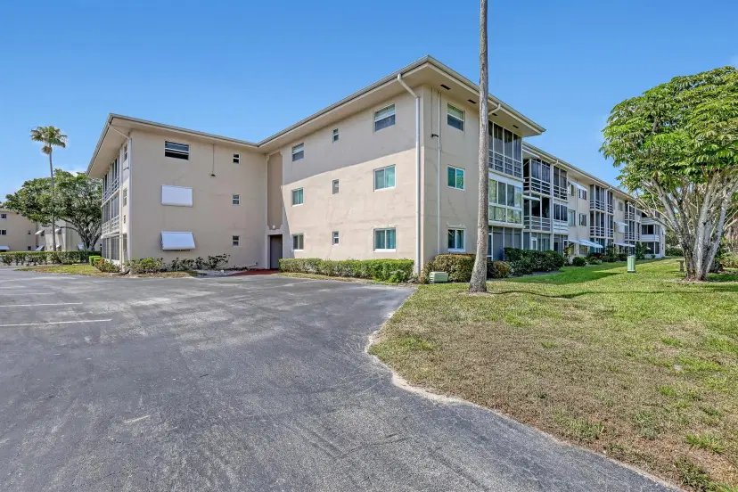 Picture of 2581 N Garden Drive 107, Lake Worth FL 33461