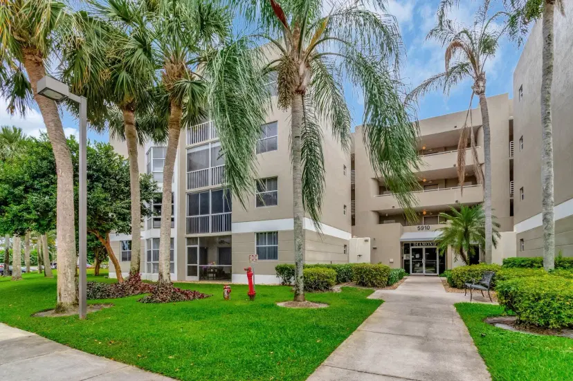 Picture of 5910 Morningstar Circle 401, Delray Beach FL 33484
