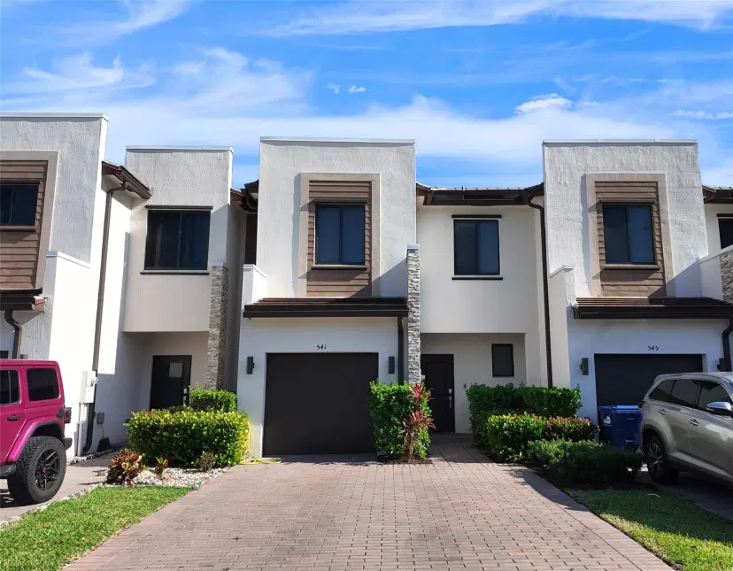Picture of 541 NE 206Th Lane, Miami FL 33179