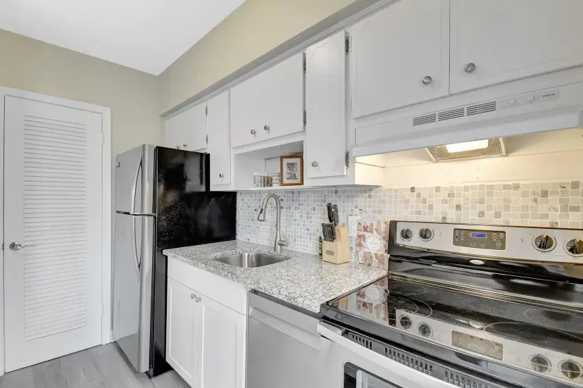 Picture of 2131 NE 42Nd Court 107E, Lighthouse Point FL 33064