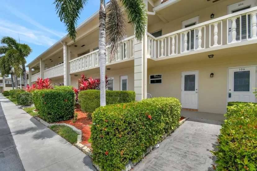 Picture of 2131 NE 42Nd Court 107E, Lighthouse Point FL 33064