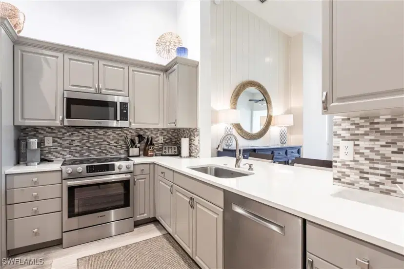 Picture of 831 Sailaway Ln 203, Naples FL 34108