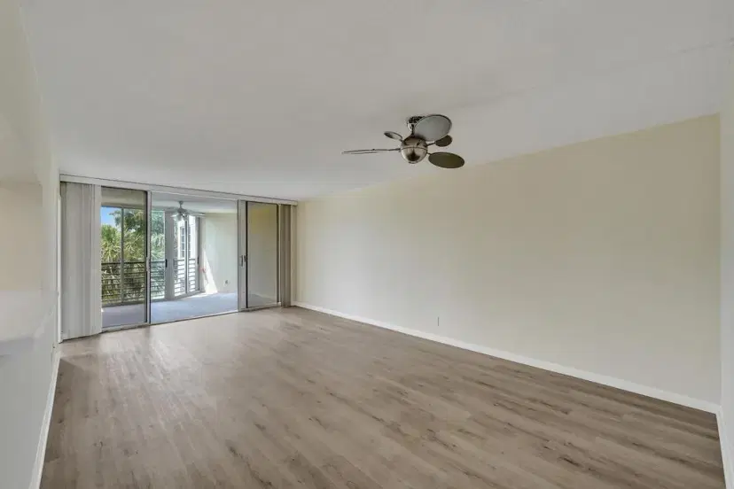 Picture of 9510 Seagrape Dr 301, Davie FL 33324