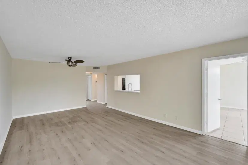 Picture of 9510 Seagrape Dr 301, Davie FL 33324