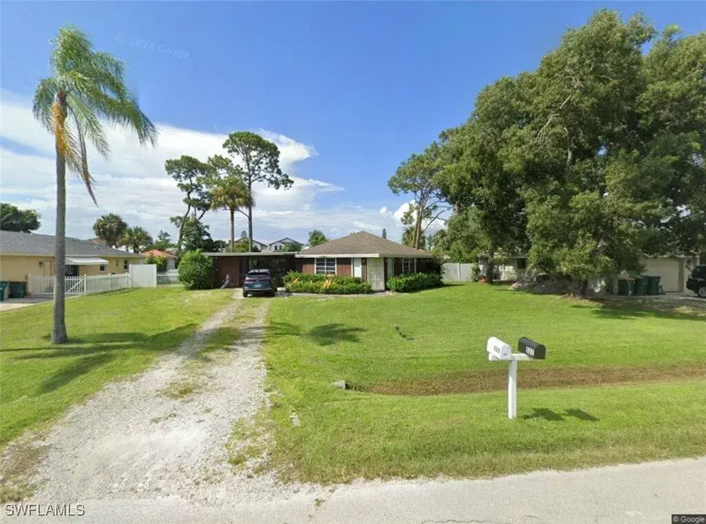Picture of 827 98Th Ave N, Naples, FL 34108