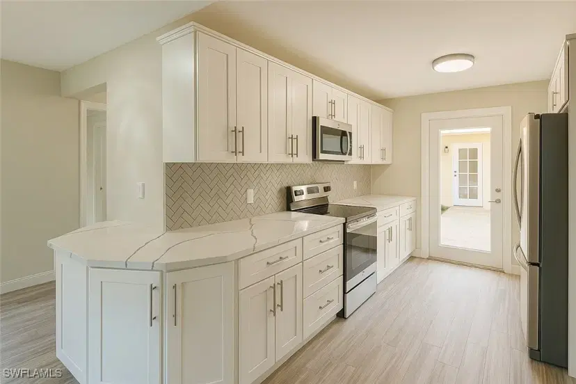 Picture of 530 Broad Ave S 530, Naples FL 34102