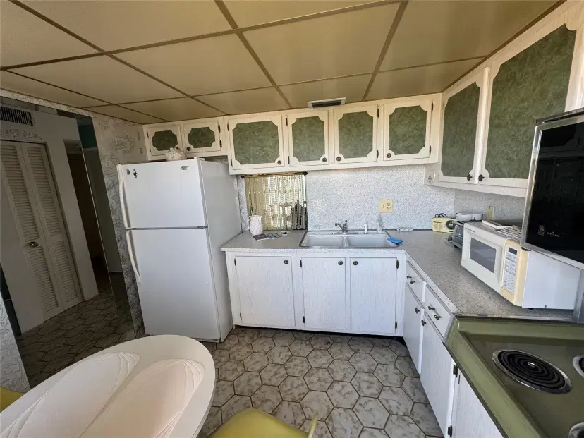 Picture of 200 NE 14Th Ave 522, Hallandale Beach FL 33009