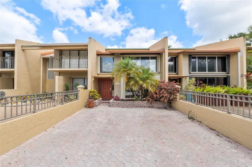 Picture of 701 E Coco Plum Cir 4, Plantation FL 33324