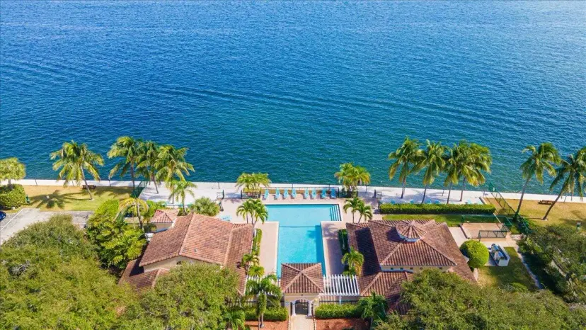 Picture of 1105 Lake Shore Drive 202, Lake Park FL 33403