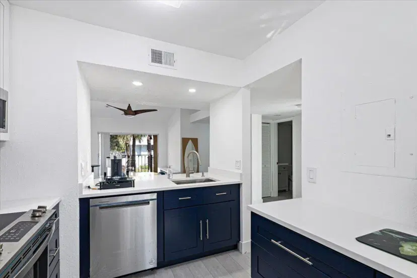 Picture of 1105 Lake Shore Drive 202, Lake Park FL 33403