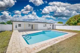 Picture of 1443 Davis Dr, Fort Myers, FL 33919