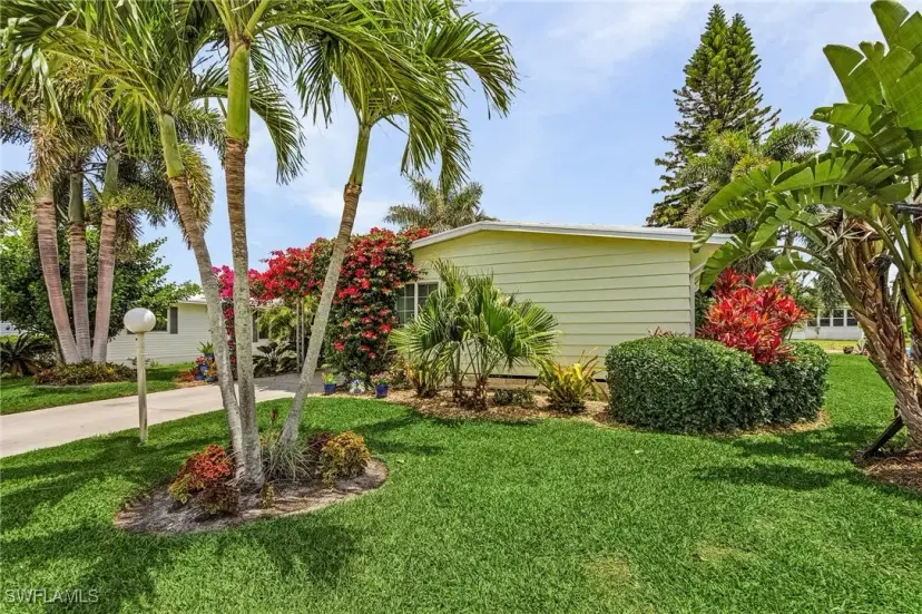 Picture of 604 Charlemagne Blvd, Naples FL 34112