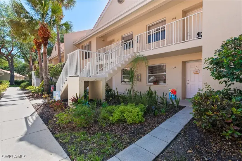Picture of 209 Robin Hood Cir 5, Naples FL 34104