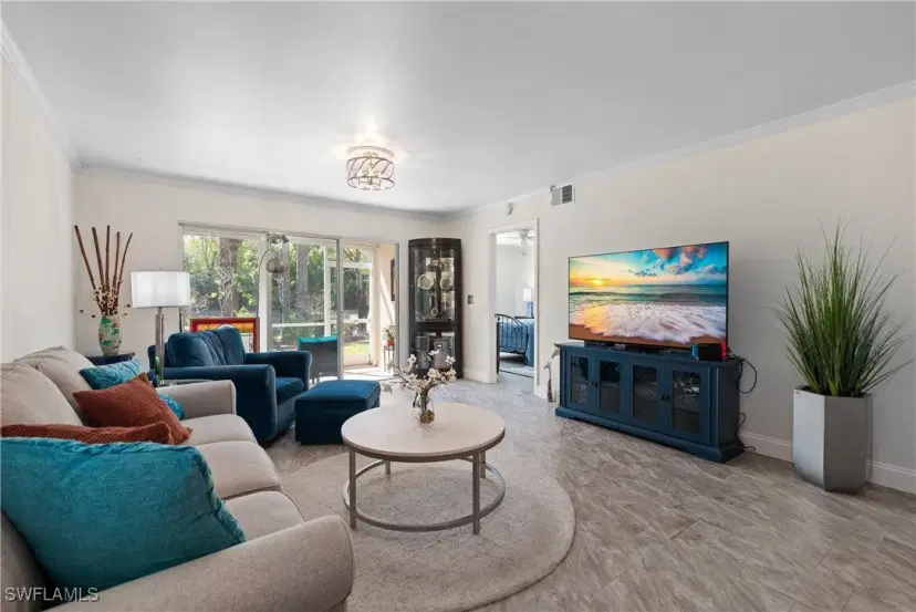 Picture of 209 Robin Hood Cir 5, Naples FL 34104