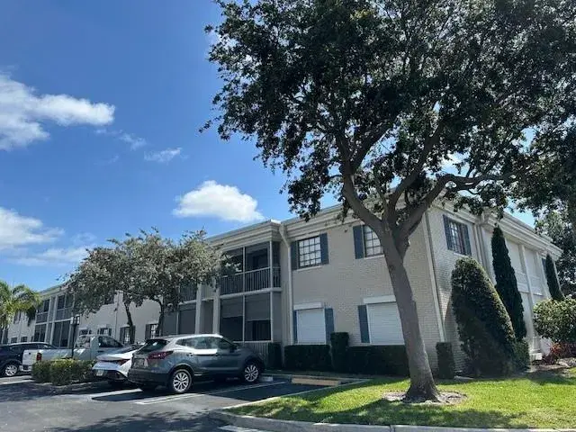 Picture of 130 Cypress Club Dr 323, Pompano Beach, FL 33060