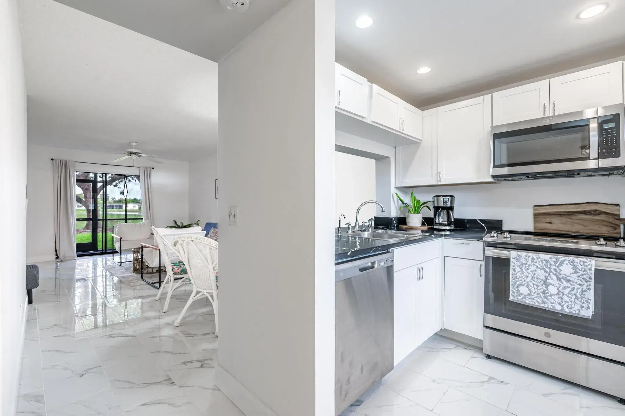 Picture of 10402 Sunrise Lakes Blvd 107, Sunrise, FL 33322