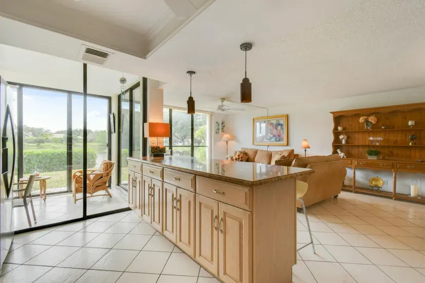 Picture of 5250 Woodland Lakes Drive 128, Palm Beach Gardens FL 33418