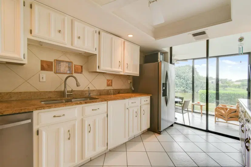 Picture of 5250 Woodland Lakes Drive 128, Palm Beach Gardens FL 33418