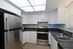 Picture of 2561 Boundbrook Boulevard 112, West Palm Beach, FL 33406