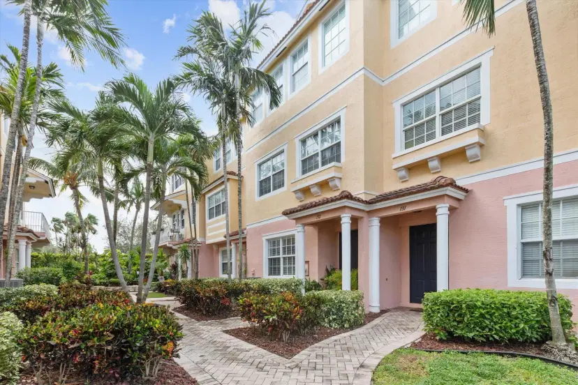 Picture of 132 Harbors Way Way, Boynton Beach FL 33435