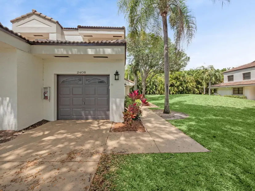 Picture of 2408 Aspen Way 2408, Boynton Beach FL 33436