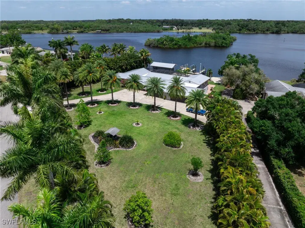 Picture of 14562 Riverside Dr, Fort Myers, FL 33905