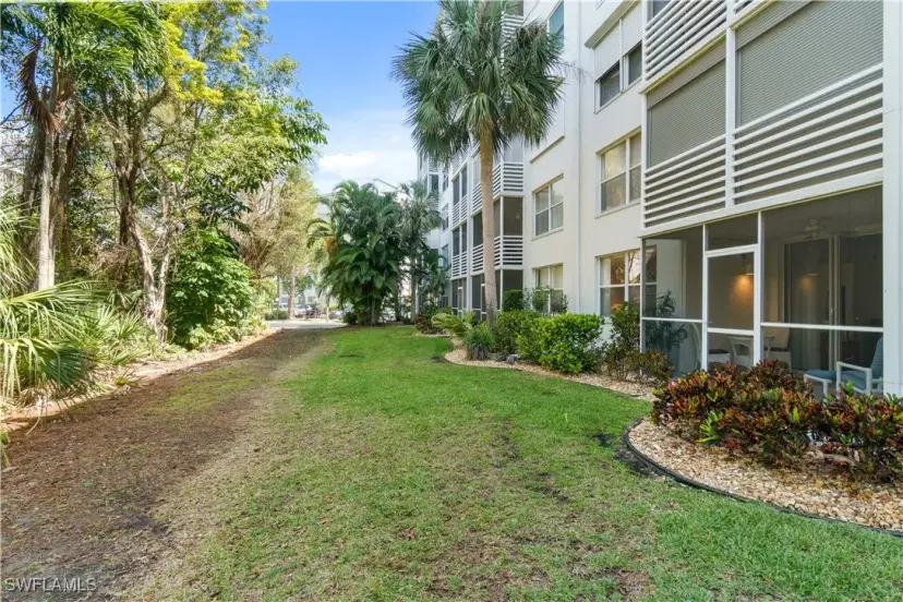 Picture of 290 Naples Cove Dr 2103, Naples FL 34110