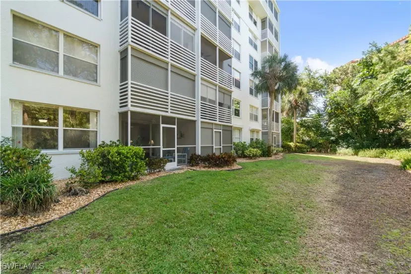 Picture of 290 Naples Cove Dr 2103, Naples FL 34110