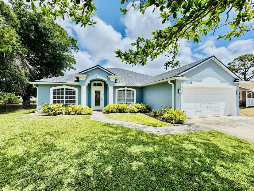 Picture of 135 SW Eyerly Ave, Port St Lucie FL 34983