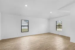 Picture of 828 Woodridge Cir, Fort Myers, FL 33913