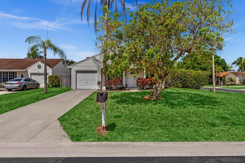 Picture of 8727 Spring Valley Dr, Boynton Beach FL 33472