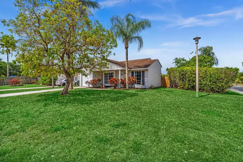 Picture of 8727 Spring Valley Dr, Boynton Beach FL 33472
